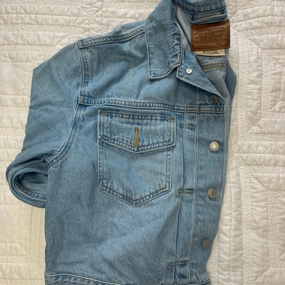 Levi’s jean jacket!!! - Picture 4 of 5